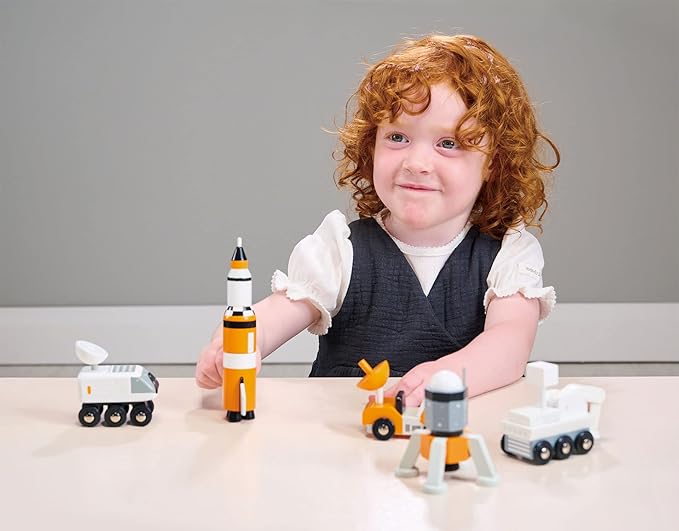 Tender Leaf Toys - Space Voyager Set - 7 Piece Solid Wood Space Vehicle Set with Moving Parts - Boost Imagination and Learn Through Play, Gender-Neutral for Pre-School Boys and Girls - Age 3 +