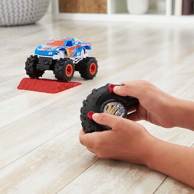 Hot Wheels RC Monster Trucks Race Ace 1:24 Scale, 1 Remote-Control Vehicle with Large Tires & All-Wheel Drive, Toy for Kids 4 Years Old & Up
