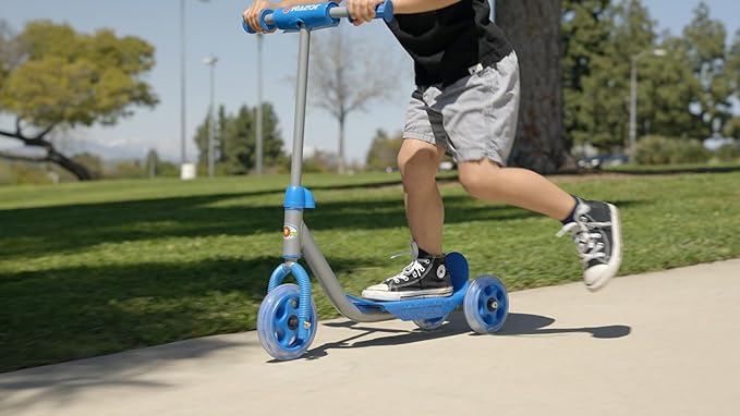 Razor Jr. Lil’ Kick – 3-Wheel Kick Scooter for Younger Children (Ages 3+), Max Rider Weight 44 lb (20 kg)