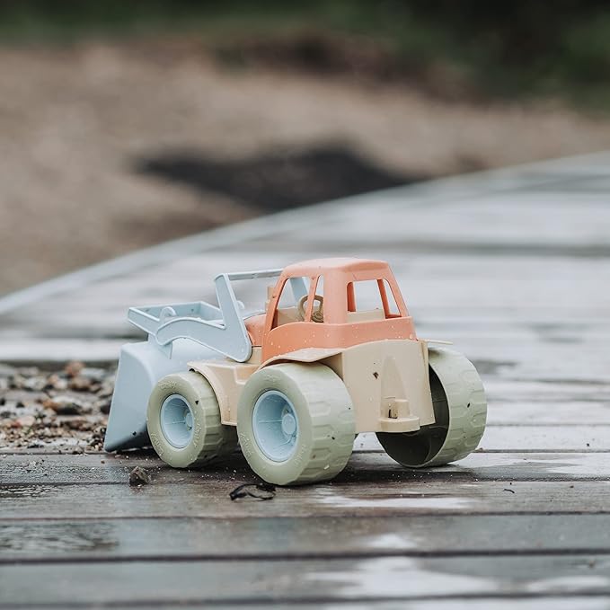 Dantoy BIO Kids’ Big Tractor, Green Sugarcane Bioplastic Toy, Indoor & Outdoor Play, Safe Rounded Edges, Role Play, Sensory Exploration with Sand & Water, Motor Skills, Made in Denmark, Ages 2+