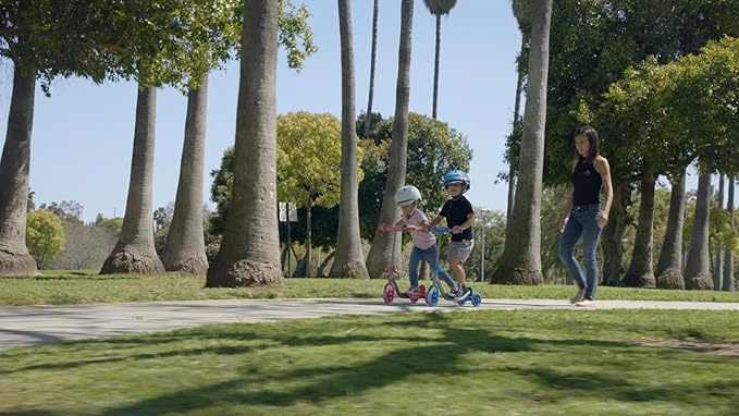 Razor Jr. Lil’ Kick – 3-Wheel Kick Scooter for Younger Children (Ages 3+), Max Rider Weight 44 lb (20 kg)