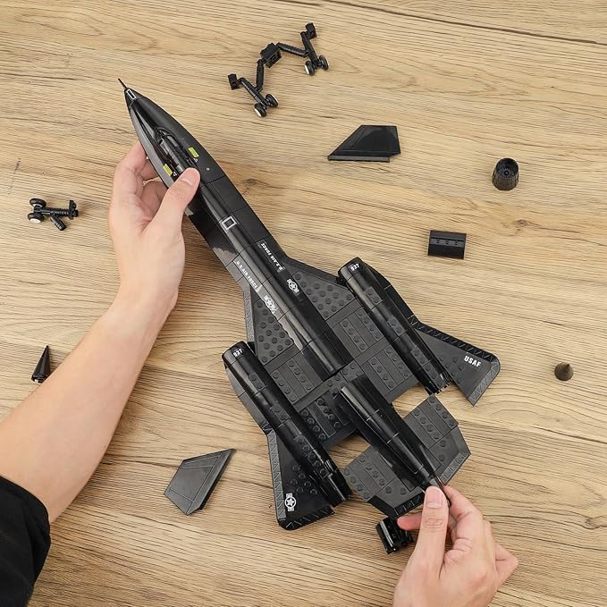 SR-71 Fighter Jet Building- Compatible with Lego Plane, Set, Military Fighter Plane Jet Suitable for 8-14 Years Old Children and Adults as Gifts (183 PCS)