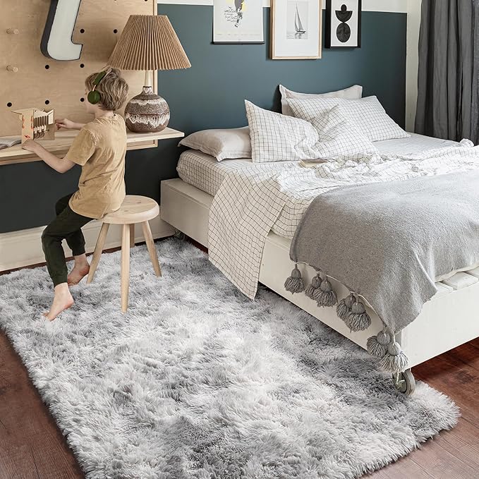 Amdrebio Tie-Dyed Light Grey Area Rug for Bedroom, Soft Shag Furry Rug 5x7 for Living Room, Fluffy Fuzzy Rugs for Kids Room Decor, Modern Shaggy Carpet for Classroom Office, Plush Indoor Rug